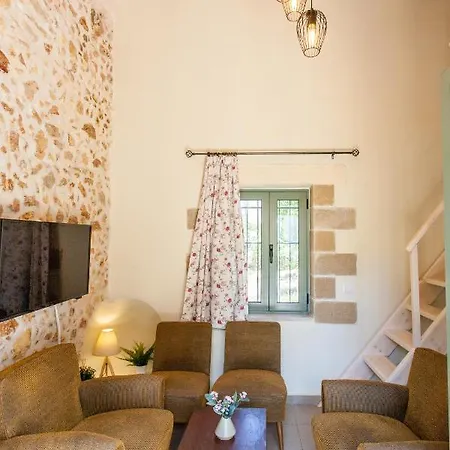 Casa Athelia: Traditional Home, Local Neighborhood Tatil Evi *